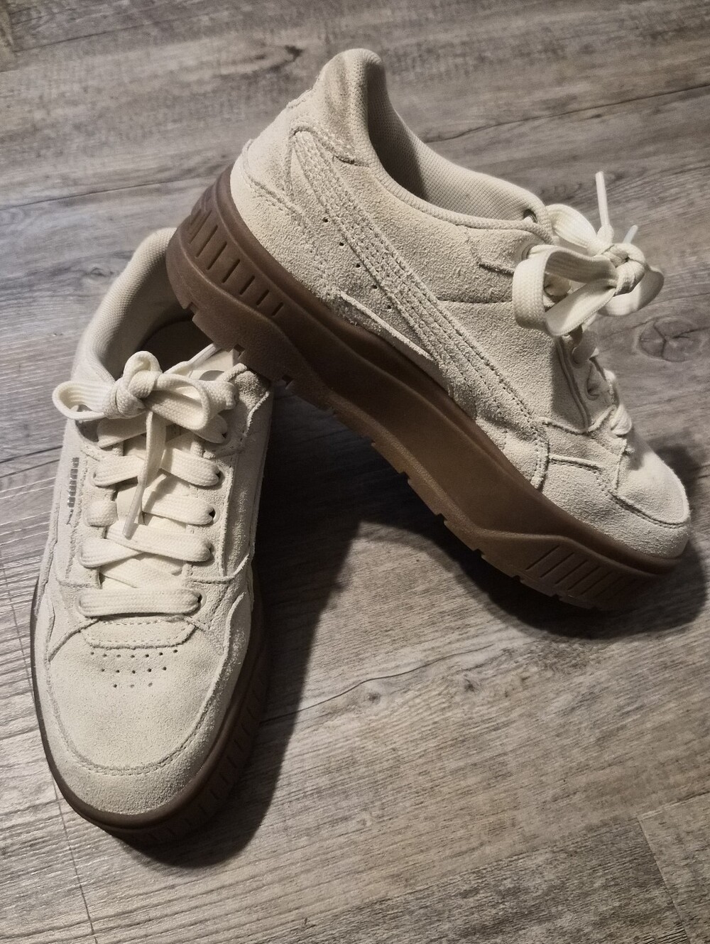 Puma Women's Karmen II Idol Sneakers Beige/Ivory Suede Women's Size 4.5 | EUC